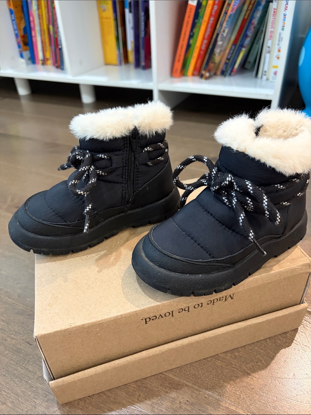 ZARA - Quilted Black boots. Faux fur lined